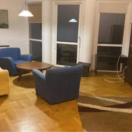 Budget Double Bed Private & Open Living Sofa Bed In Centre منزل للإقامة