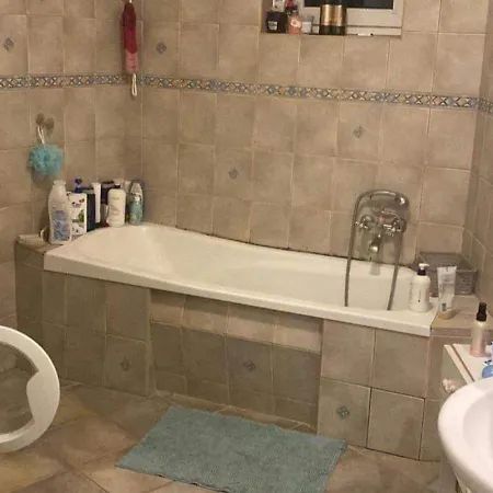 Budget Double Bed Private & Open Living Sofa Bed In Centre *
